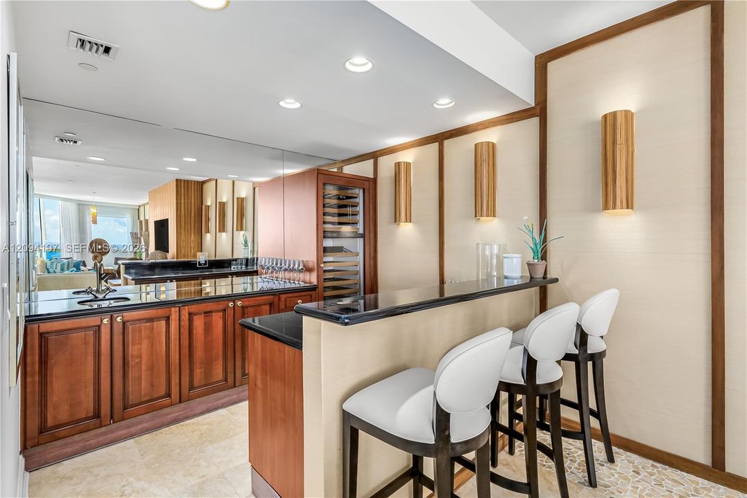 В аренду: $34,900 (5 спален, 5 ванн, 4415 Квадратных фут)