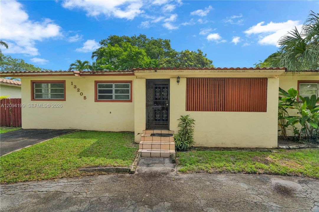 En Venta: $550,000 (3 camas, 2 baños, 1532 Pies cuadrados)