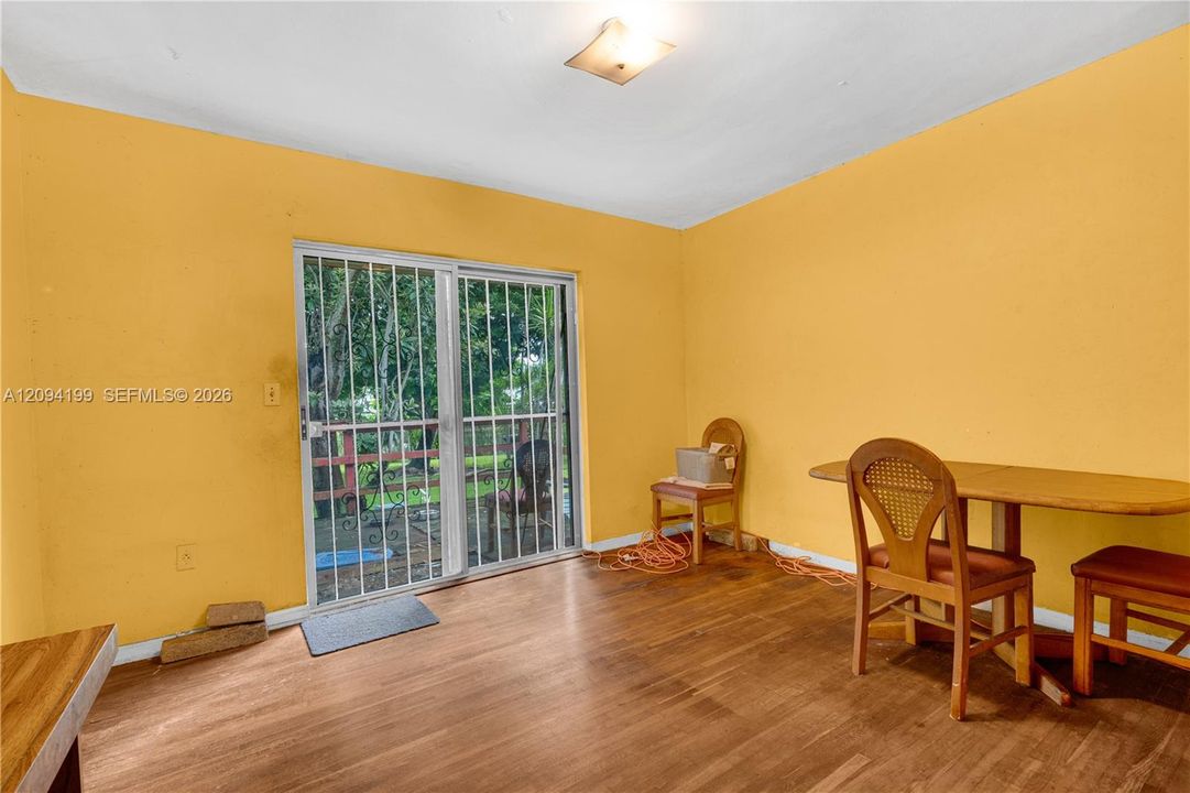 En Venta: $550,000 (3 camas, 2 baños, 1532 Pies cuadrados)