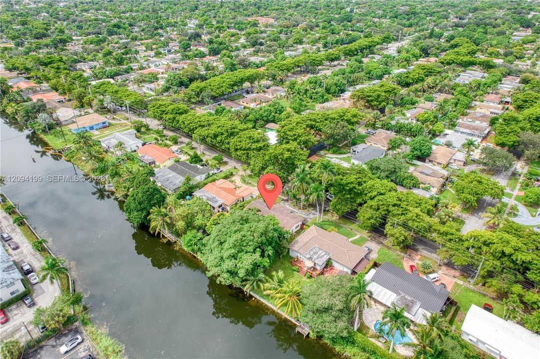 En Venta: $550,000 (3 camas, 2 baños, 1532 Pies cuadrados)
