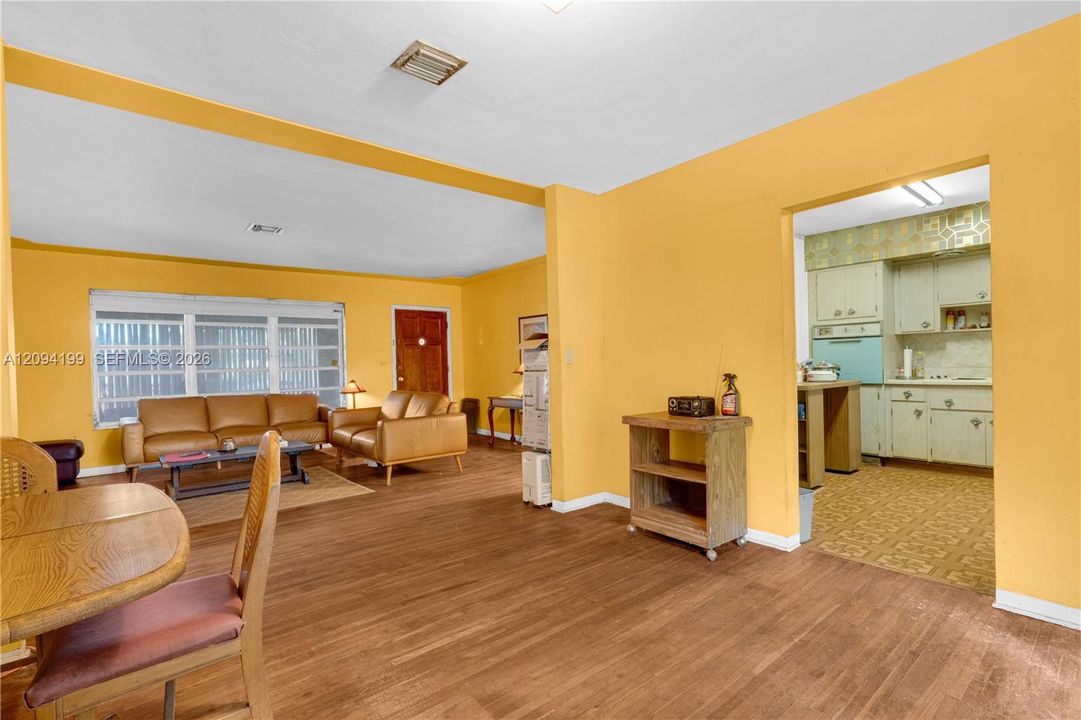 En Venta: $550,000 (3 camas, 2 baños, 1532 Pies cuadrados)