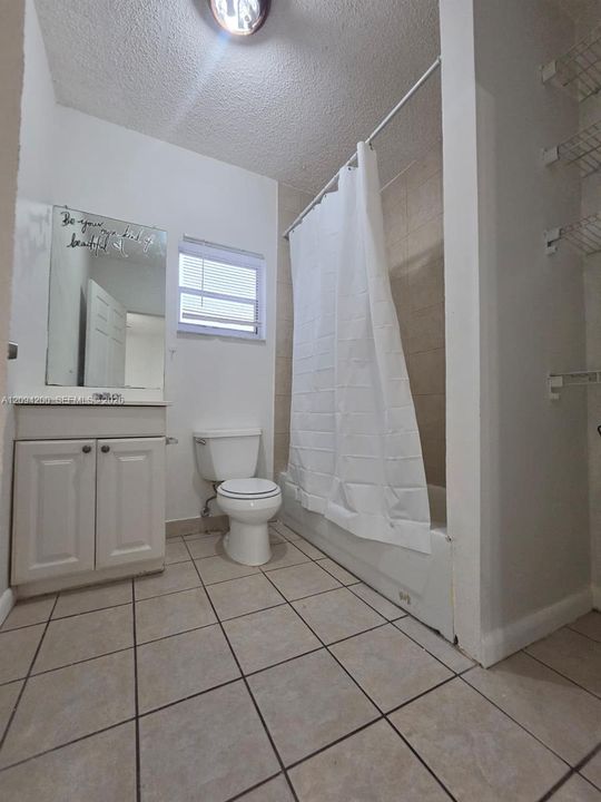 For Rent: $1,300 (1 beds, 1 baths, 250 Square Feet)