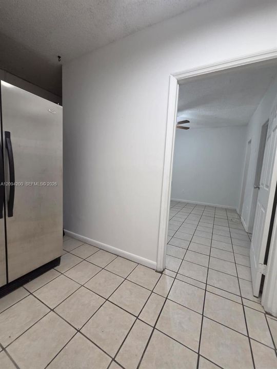 For Rent: $1,300 (1 beds, 1 baths, 250 Square Feet)