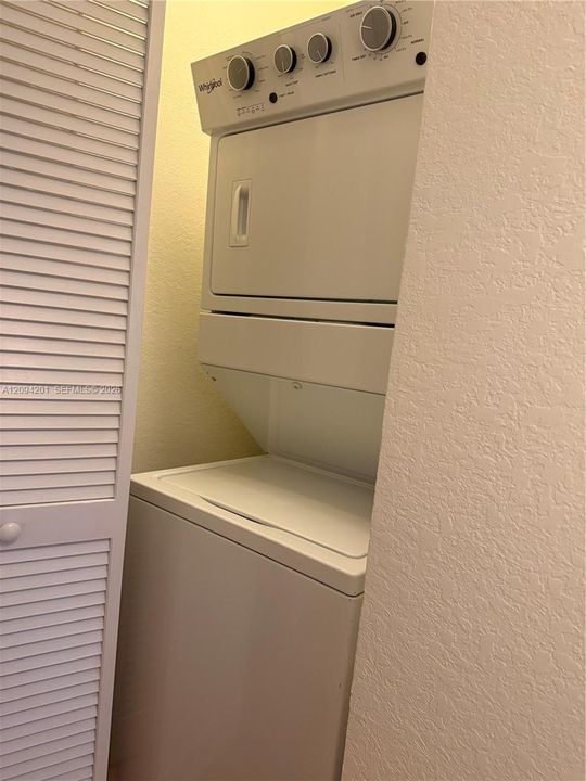 В аренду: $2,500 (2 спален, 2 ванн, 1290 Квадратных фут)