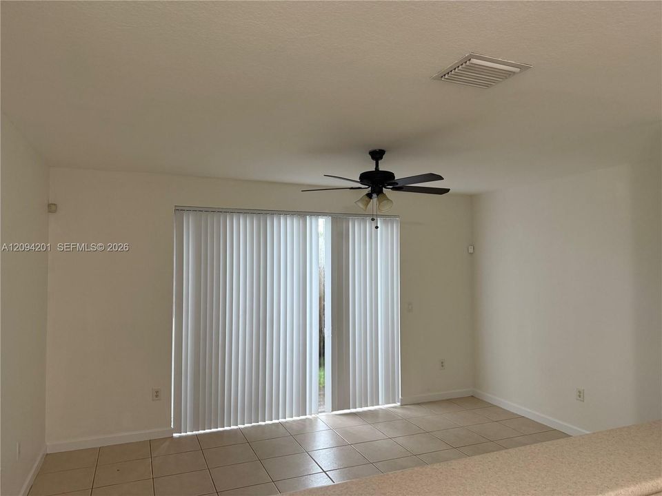 В аренду: $2,500 (2 спален, 2 ванн, 1290 Квадратных фут)
