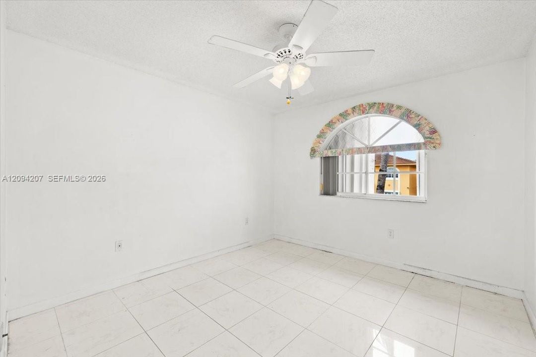 En Venta: $310,000 (2 camas, 2 baños, 990 Pies cuadrados)