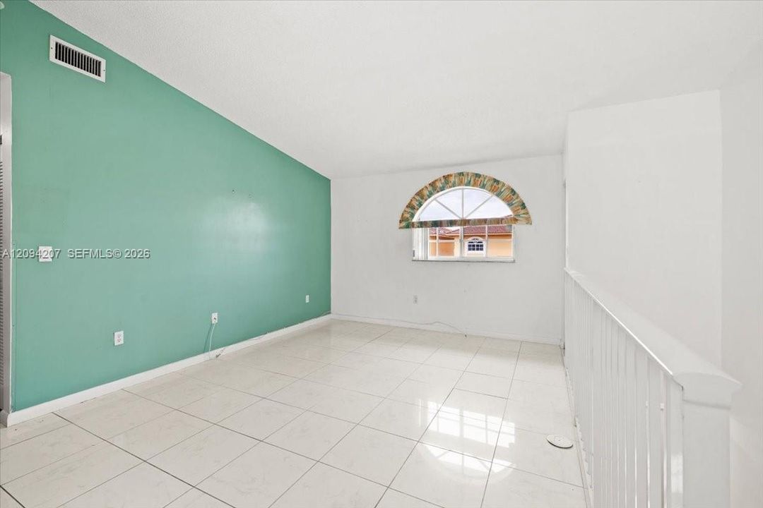 En Venta: $310,000 (2 camas, 2 baños, 990 Pies cuadrados)