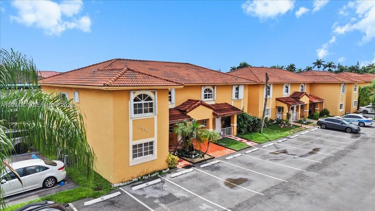 En Venta: $310,000 (2 camas, 2 baños, 990 Pies cuadrados)