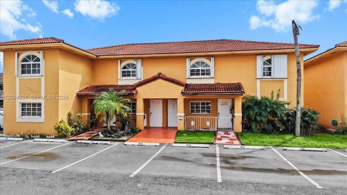 En Venta: $310,000 (2 camas, 2 baños, 990 Pies cuadrados)