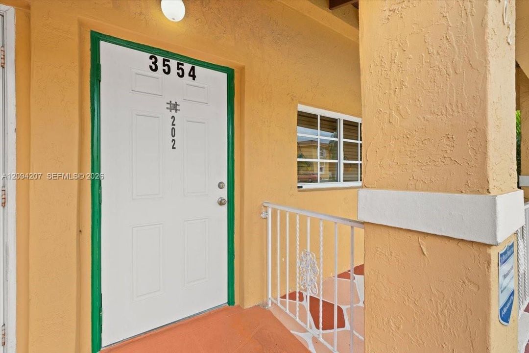 En Venta: $310,000 (2 camas, 2 baños, 990 Pies cuadrados)