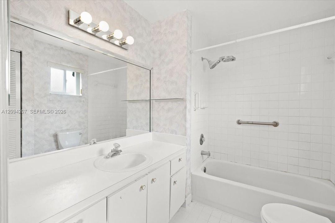 En Venta: $310,000 (2 camas, 2 baños, 990 Pies cuadrados)