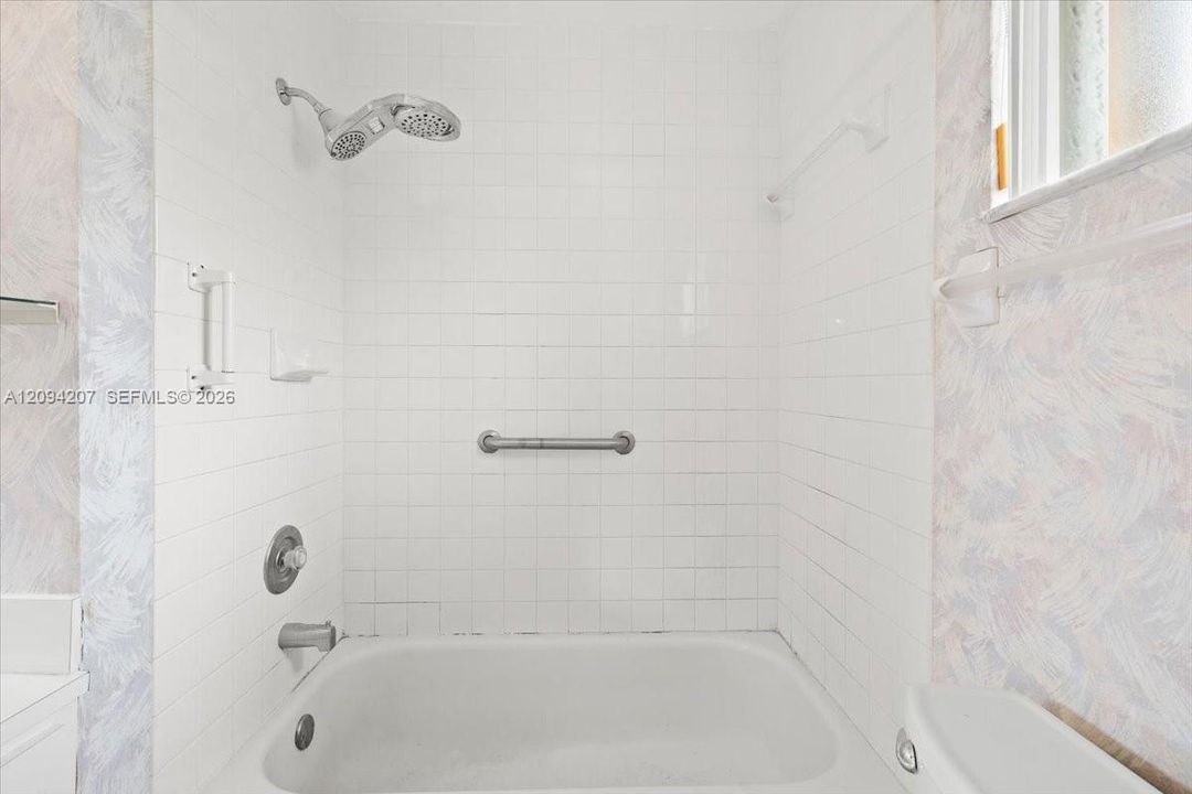 En Venta: $310,000 (2 camas, 2 baños, 990 Pies cuadrados)
