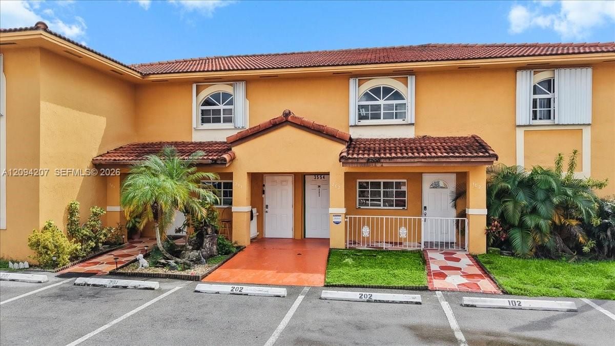 En Venta: $310,000 (2 camas, 2 baños, 990 Pies cuadrados)