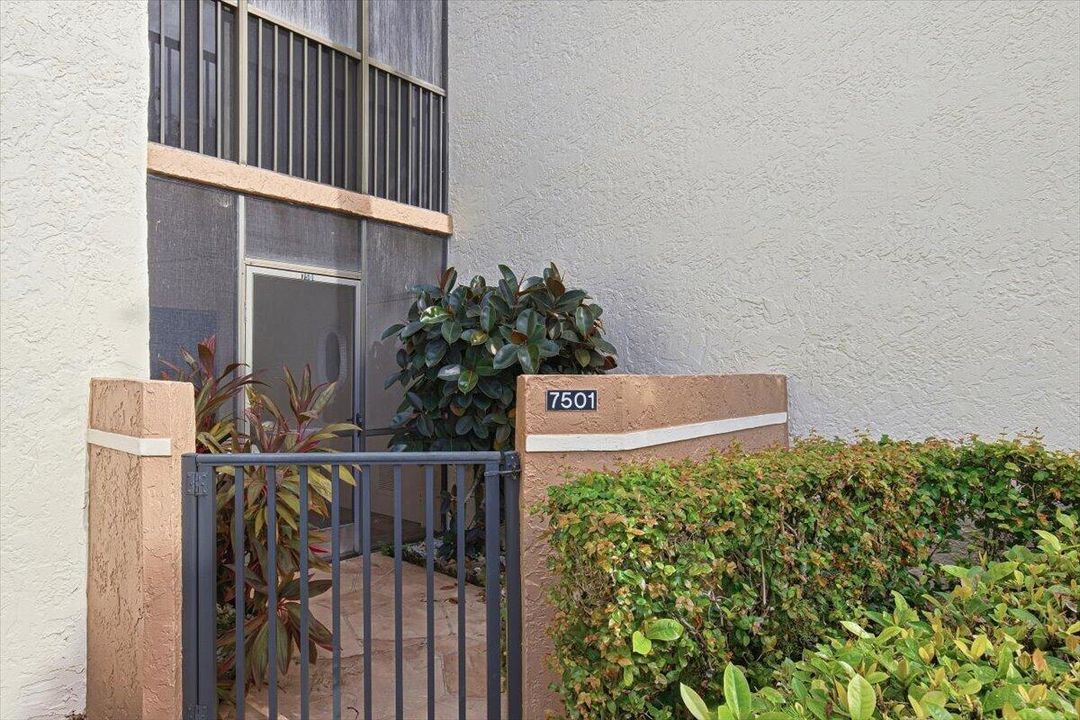 PRIVATE FRONT PATIO