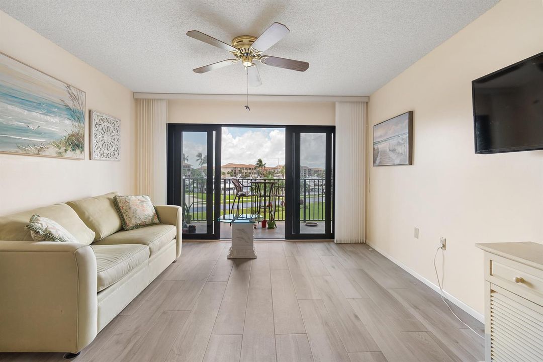 901 Seafarer circle 306 20-2