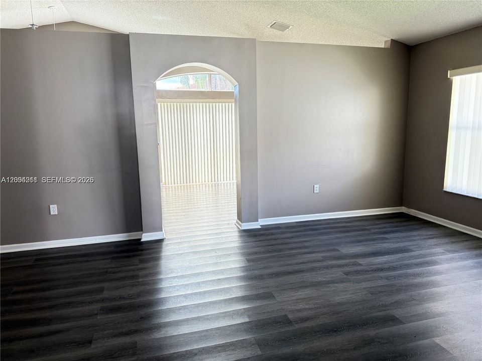 For Rent: $3,400 (3 beds, 2 baths, 1450 Square Feet)