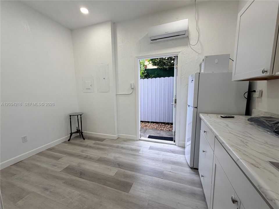 В аренду: $1,590 (1 спален, 1 ванн, 2531 Квадратных фут)