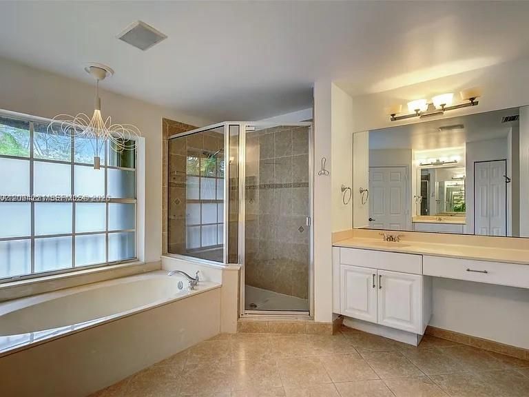 For Rent: $9,000 (5 beds, 3 baths, 3150 Square Feet)