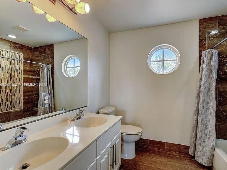 For Rent: $9,000 (5 beds, 3 baths, 3150 Square Feet)