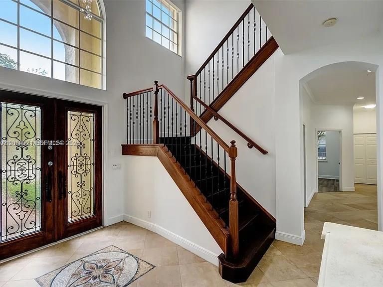 For Rent: $9,000 (5 beds, 3 baths, 3150 Square Feet)