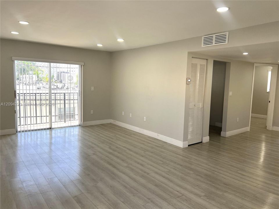 В аренду: $2,950 (2 спален, 2 ванн, 990 Квадратных фут)