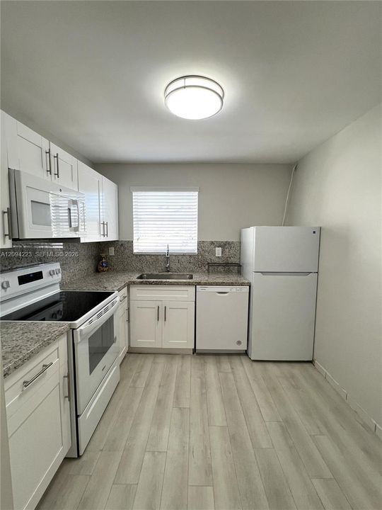 В аренду: $2,950 (2 спален, 2 ванн, 990 Квадратных фут)