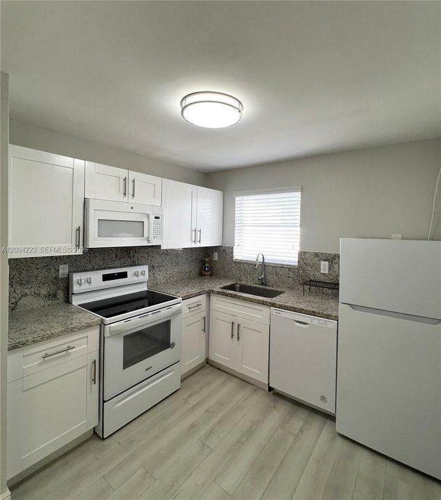 В аренду: $2,950 (2 спален, 2 ванн, 990 Квадратных фут)