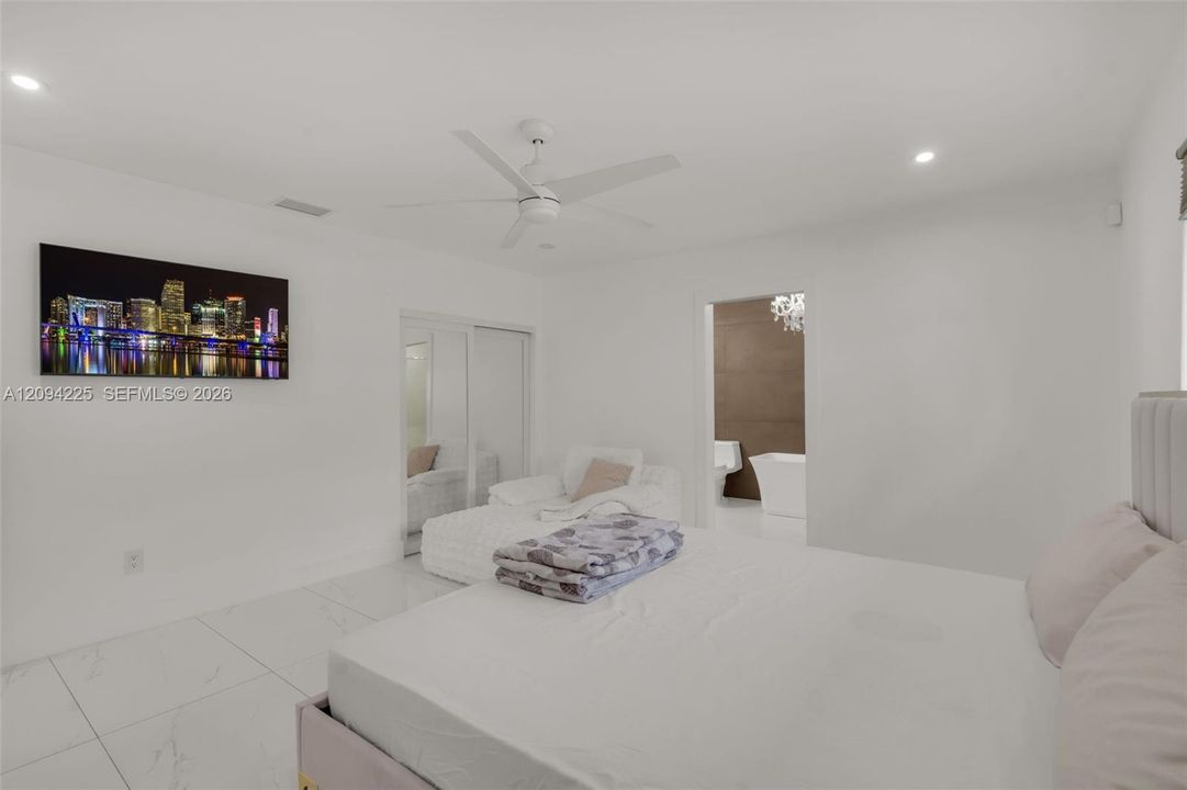 En Venta: $1,100,000 (3 camas, 2 baños, 1833 Pies cuadrados)