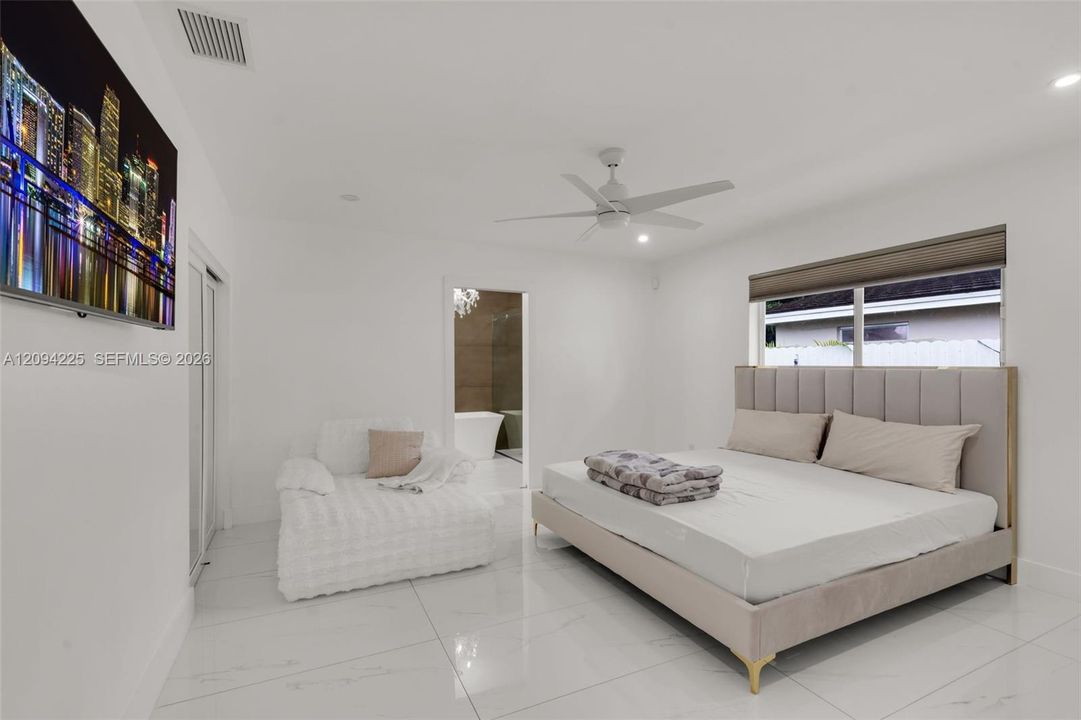 En Venta: $1,100,000 (3 camas, 2 baños, 1833 Pies cuadrados)