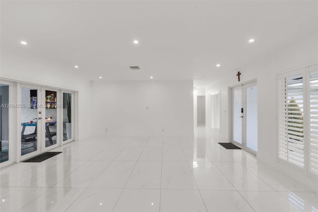 En Venta: $1,100,000 (3 camas, 2 baños, 1833 Pies cuadrados)