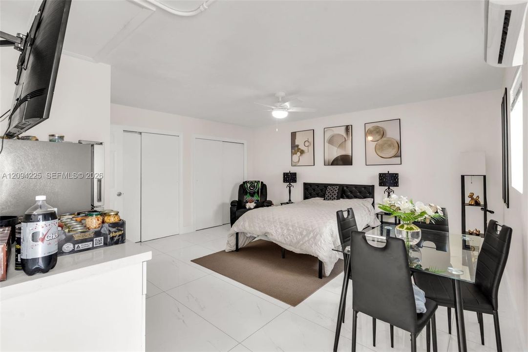 En Venta: $1,100,000 (3 camas, 2 baños, 1833 Pies cuadrados)