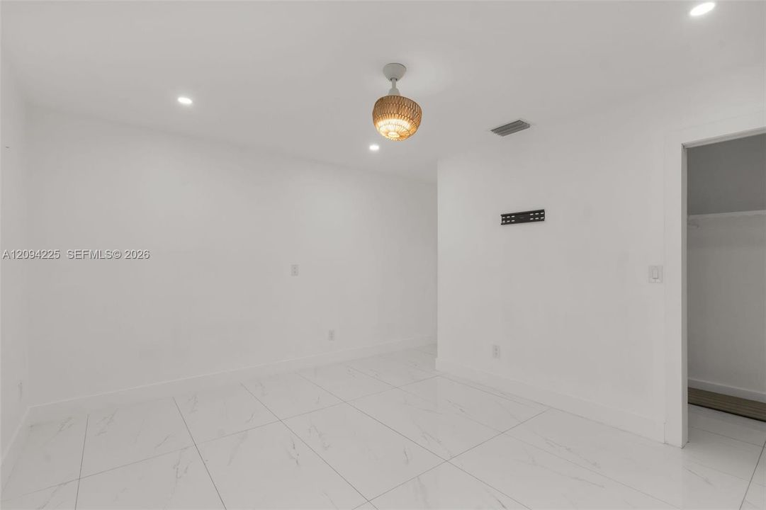 En Venta: $1,100,000 (3 camas, 2 baños, 1833 Pies cuadrados)