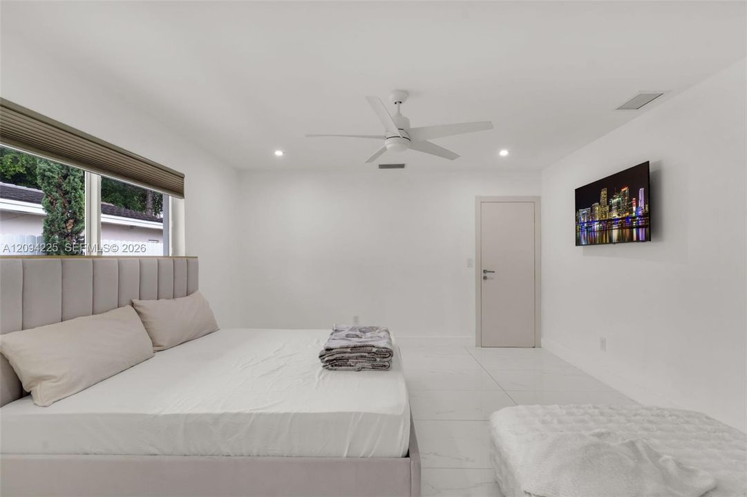 En Venta: $1,100,000 (3 camas, 2 baños, 1833 Pies cuadrados)