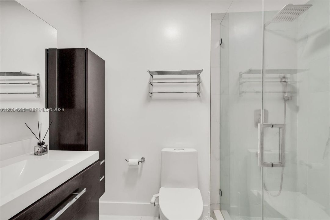 En Venta: $1,100,000 (3 camas, 2 baños, 1833 Pies cuadrados)