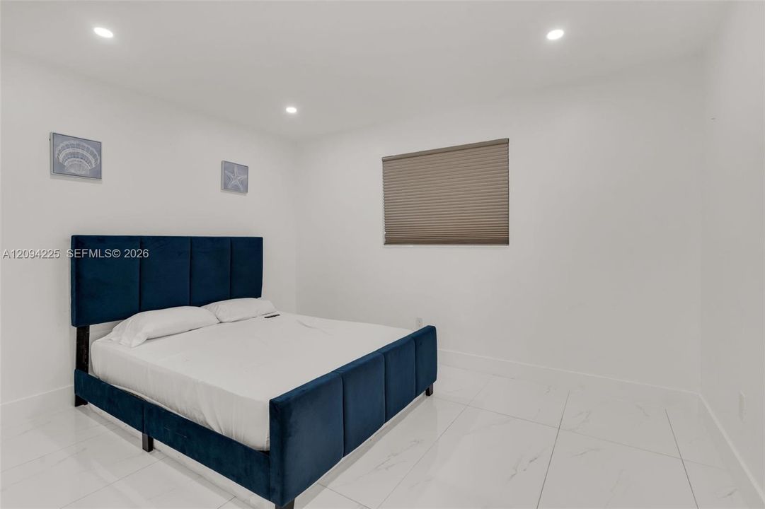 En Venta: $1,100,000 (3 camas, 2 baños, 1833 Pies cuadrados)