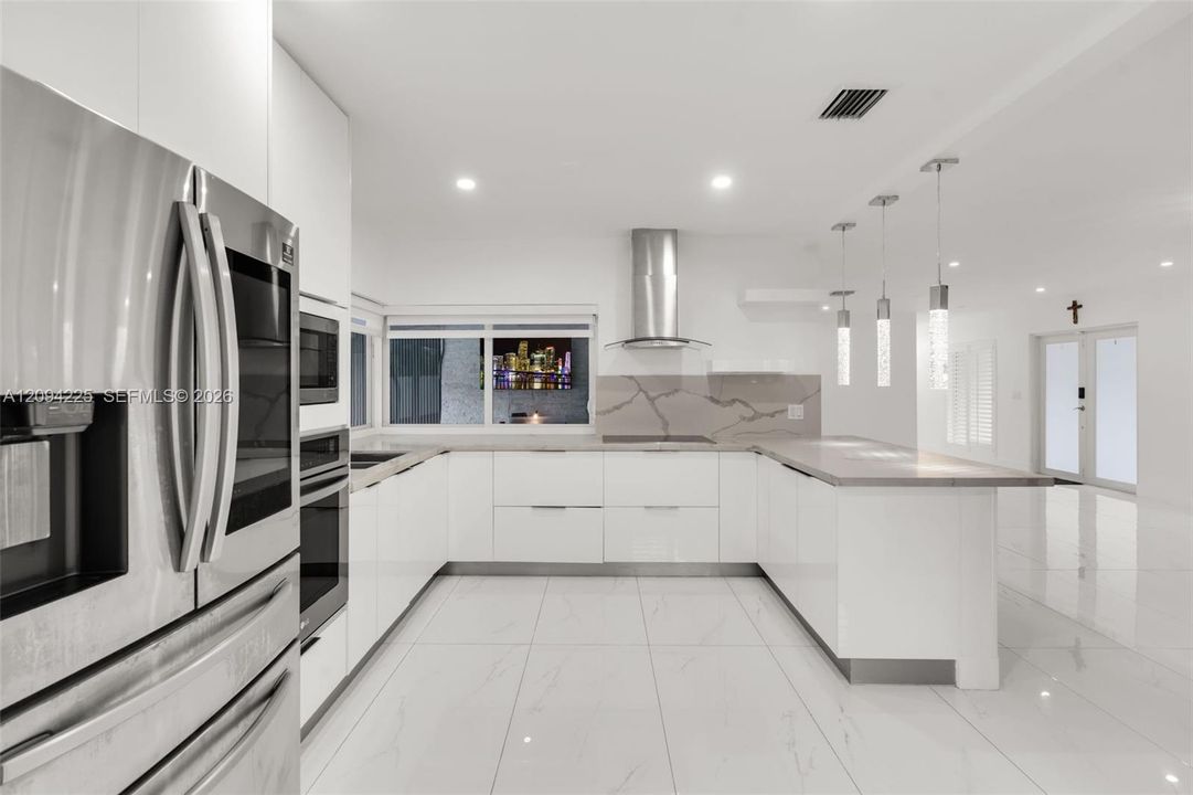 En Venta: $1,100,000 (3 camas, 2 baños, 1833 Pies cuadrados)