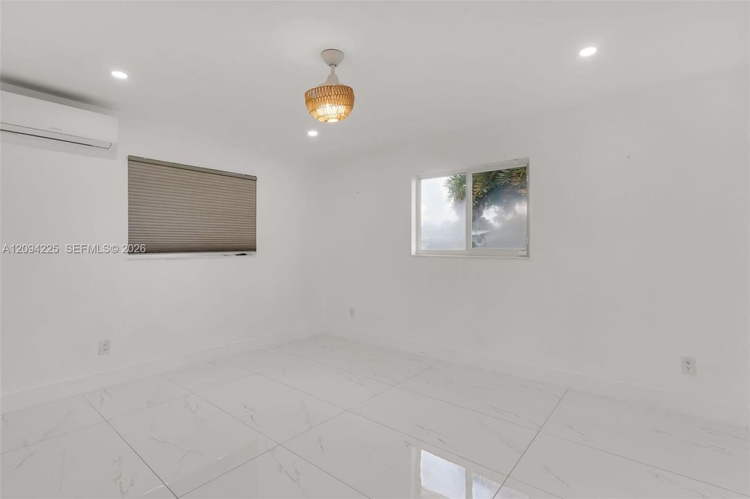 En Venta: $1,100,000 (3 camas, 2 baños, 1833 Pies cuadrados)