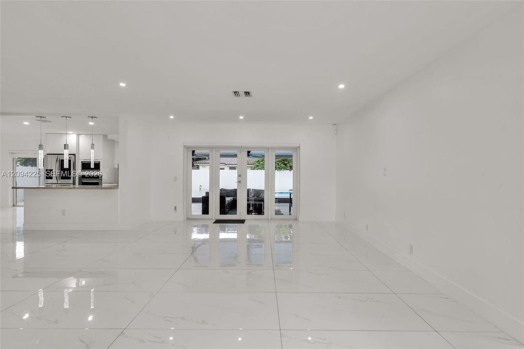 En Venta: $1,100,000 (3 camas, 2 baños, 1833 Pies cuadrados)