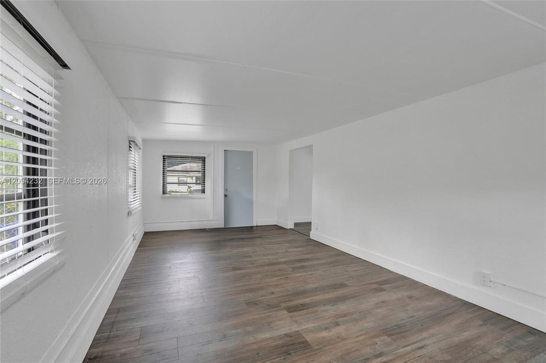 На продажу: $439,000 (4 спален, 2 ванн, 1426 Квадратных фут)