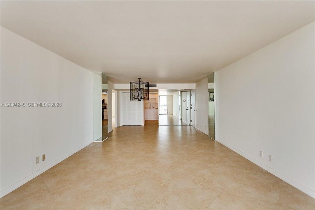 В аренду: $4,500 (2 спален, 2 ванн, 1065 Квадратных фут)