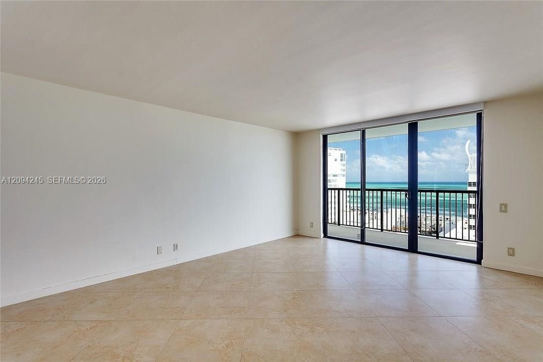 В аренду: $4,500 (2 спален, 2 ванн, 1065 Квадратных фут)