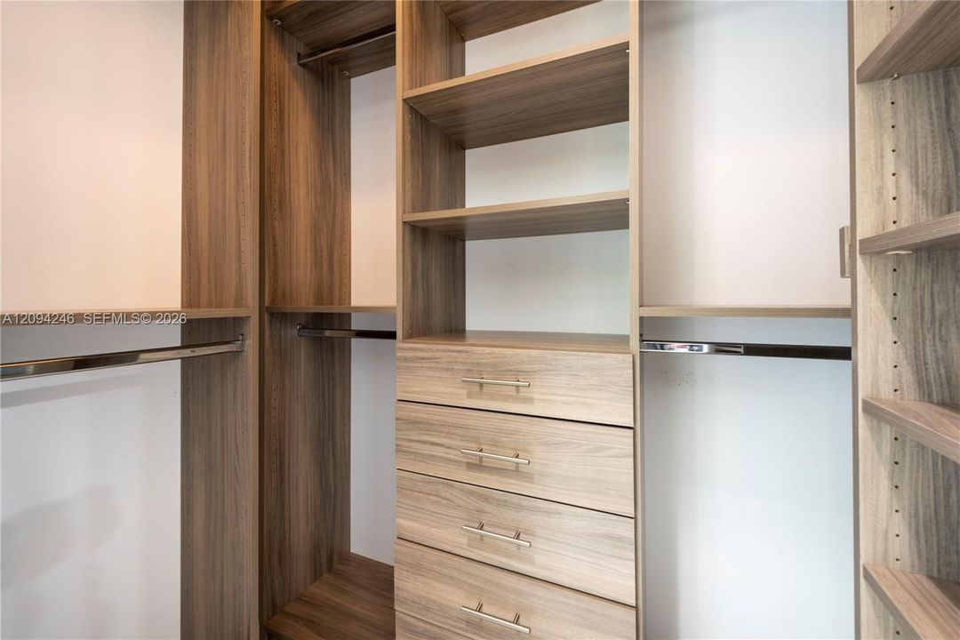 В аренду: $6,500 (4 спален, 3 ванн, 2320 Квадратных фут)