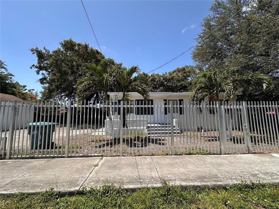 For Rent: $3,400 (4 beds, 2 baths, 0 Square Feet)