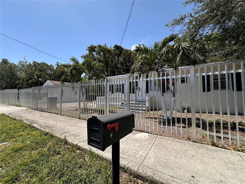 For Rent: $3,400 (4 beds, 2 baths, 0 Square Feet)
