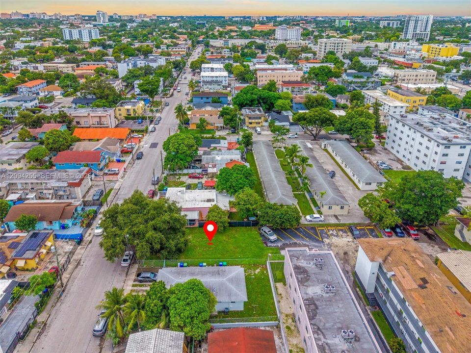 待售: $600,000 (0.15 acres)