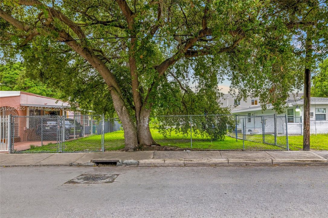 待售: $600,000 (0.15 acres)