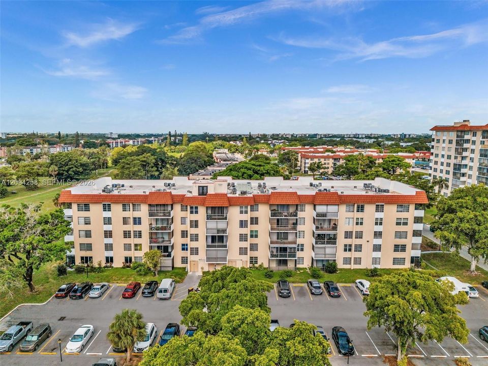 For Rent: $2,195 (2 beds, 2 baths, 972 Square Feet)
