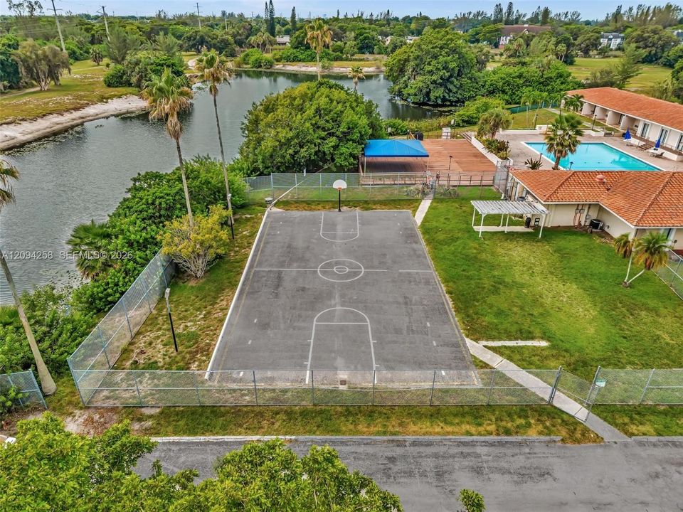 For Rent: $2,195 (2 beds, 2 baths, 972 Square Feet)