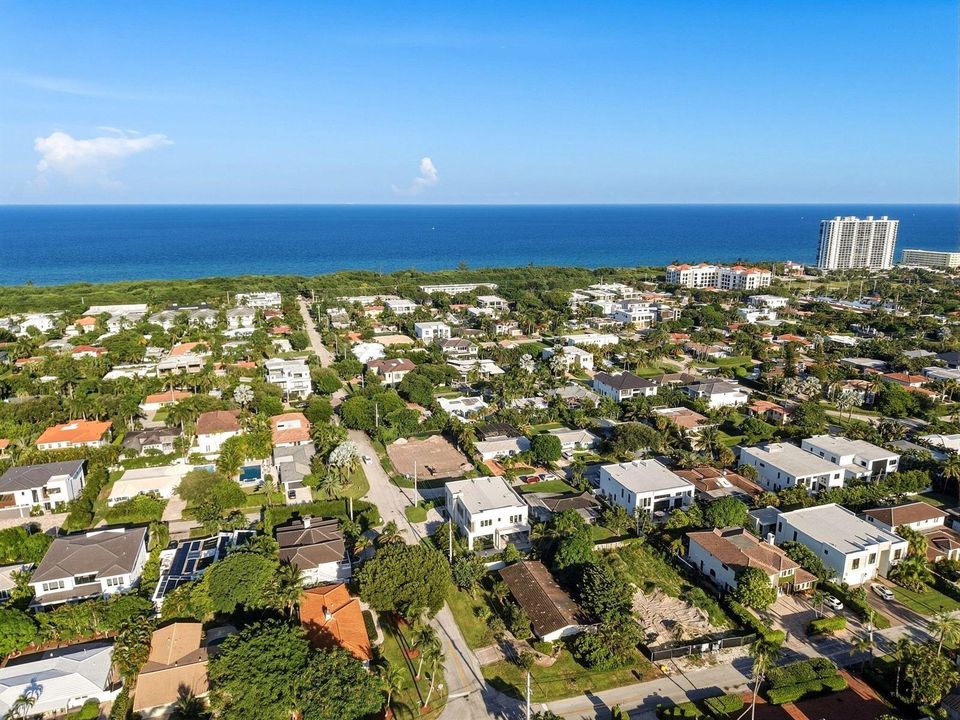 399 NE Spanish Ct Boca Raton FL 08
