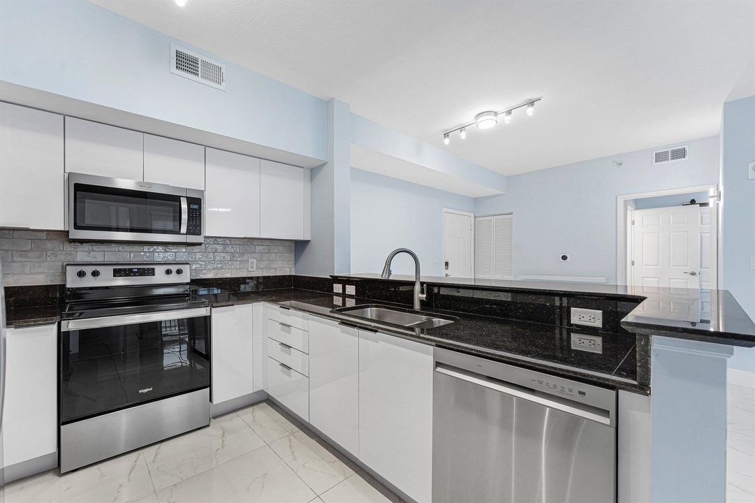 009-233SouthFederalHighway-605-BocaRaton